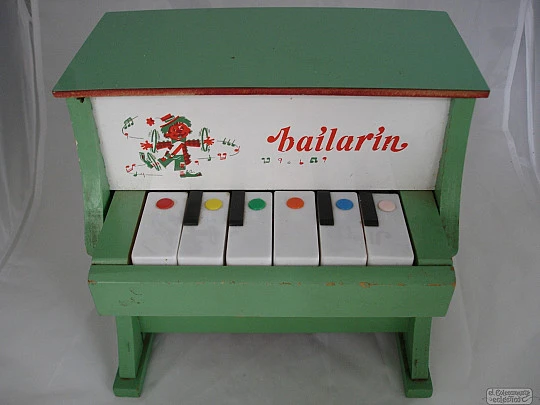 Piano infantil Bailarín. Madera. Motivo payaso. Valencia. 1950