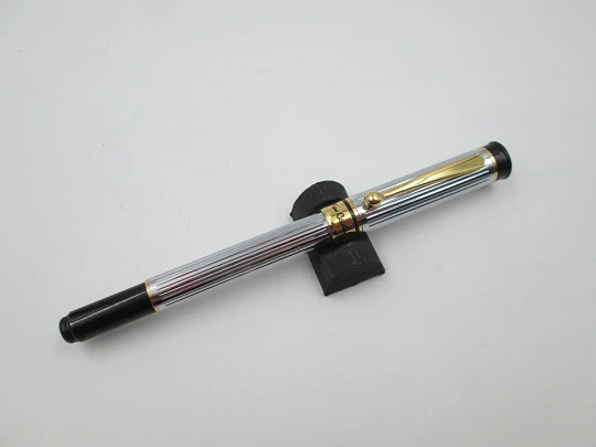 Pierre Cardin fountain pen. Silver and gold plated. Black resin. Cartridge. 1980's