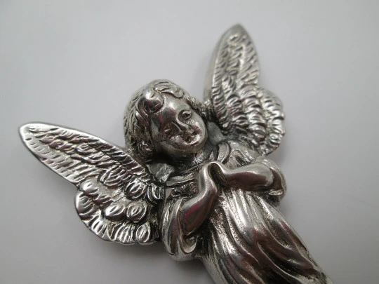 Pila benditera Ángel de la Guarda. Plata de ley 925. Motivos florales. 1980. España