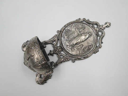 Pila benditera Santuario de Notre-Dame de Lourdes. Metal plateado. Emile Dropsy. 1920