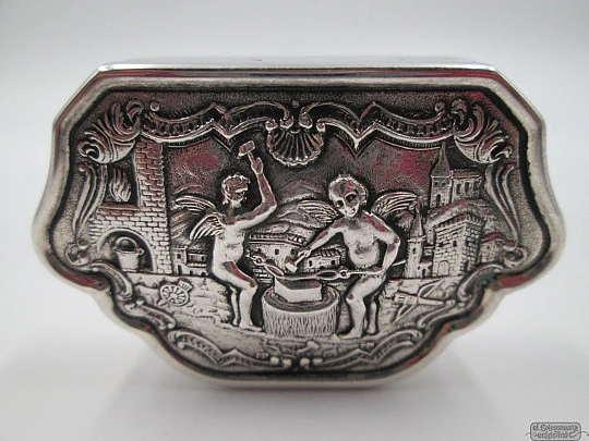 Pillbox. Sterling silver. 1990's. High relief. Cherubs smiths