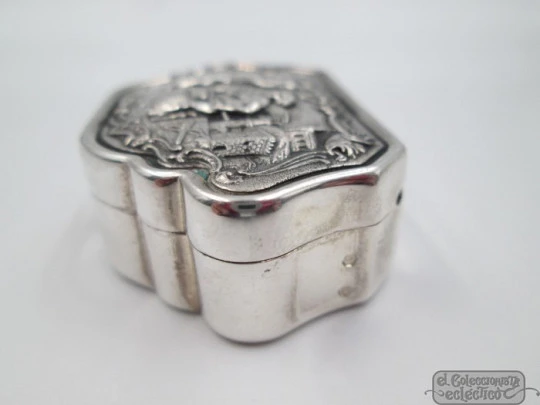 Pillbox. Sterling silver. 1990's. High relief. Cherubs smiths