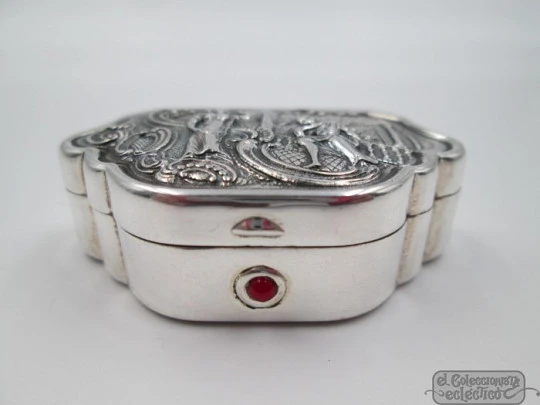 Pillbox. Sterling silver. 1990's. High relief. Red cabochon stone