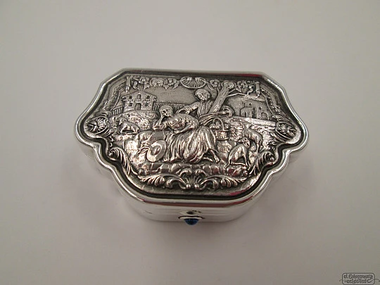 Pillbox. Sterling silver. 1990's. Romantic scene. High relief