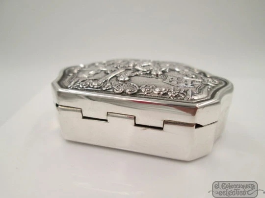 Pillbox. Sterling silver. 1990's. Romantic scene. High relief