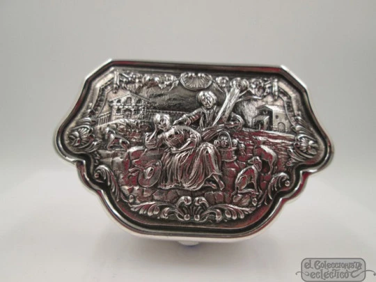 Pillbox. Sterling silver. 1990's. Romantic scene. High relief