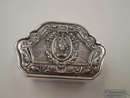 Pillbox. Sterling silver. 1990's. Romantic scene. High relief