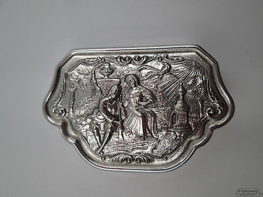 Pillbox. Sterling silver. 1990's. Romantic scene. High relief. Spain