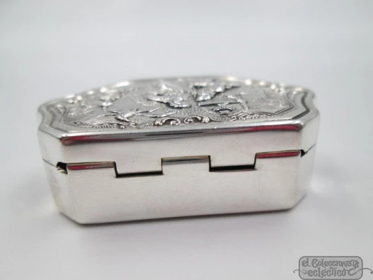 Pillbox. Sterling silver. 1990's. Romantic scene. High relief. Spain