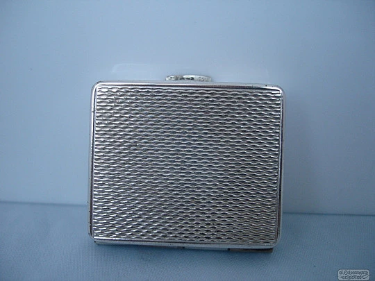 Pillbox. Sterling silver. Circa 1970. Guilloche. Spain. Near mint. 11 grs