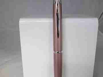 Pilot Capless Décimo. Pink lacquer. Platinum plated. 18K gold