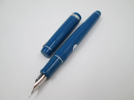 Pilot Custom Heritage 91. Resina azul turquesa y detalles rodiados. Estuche