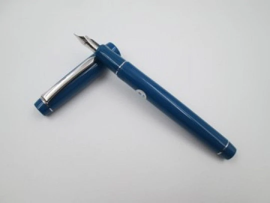 Pilot Custom Heritage 91. Resina azul turquesa y detalles rodiados. Estuche