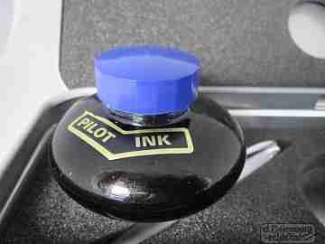 Pilot Knight. Box and inkwell. Gloss & matte metal. Aerometric filler
