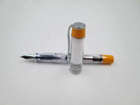 Pilot Prera. Transparent acrylic & orange details. Original box. Converter. 2015
