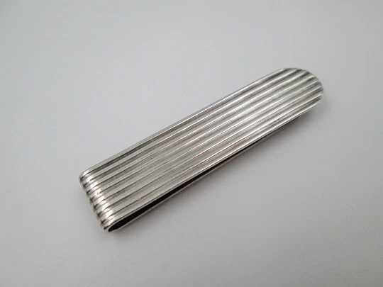 Pinza clip sujeta billetes. Plata de ley y oro. Acanalados y escudo Alfa Romeo. 1980 Pinza clip sujeta billetes. Plata de ley y oro. Acanalados y escudo Alfa Romeo. 1980