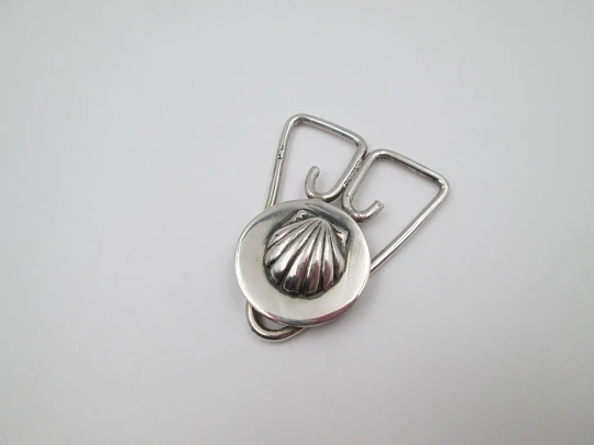 Pinza clip sujeta billetes. Plata de ley. Motivo concha de Santiago. España. 1980