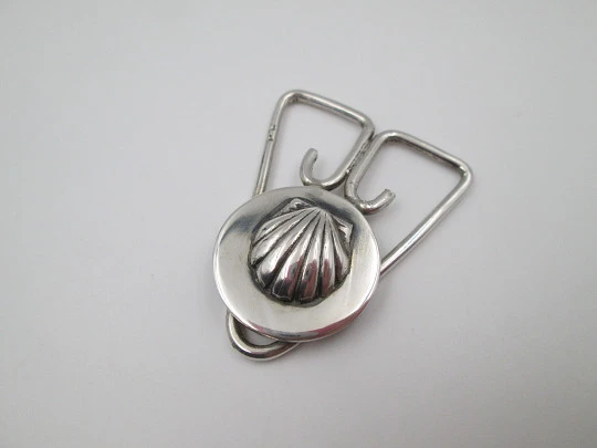 Pinza clip sujeta billetes. Plata de ley. Motivo concha de Santiago. España. 1980