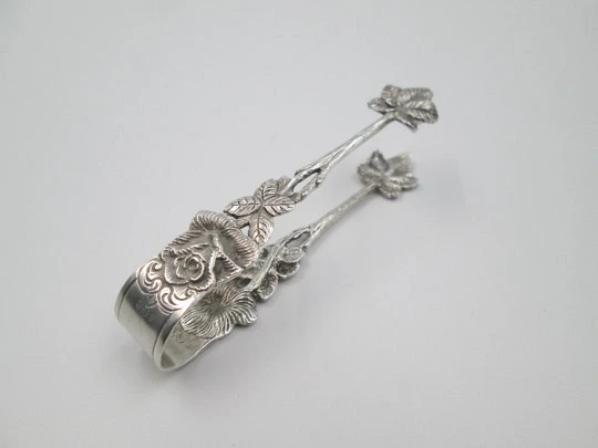 Pinza para azúcar. Plata de ley. Motivos florales y vegetales. Alemania. 1970