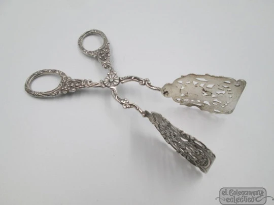 Pinzas para servir tarta. Plata ley 800. Años 30. Flores. Diseño calado