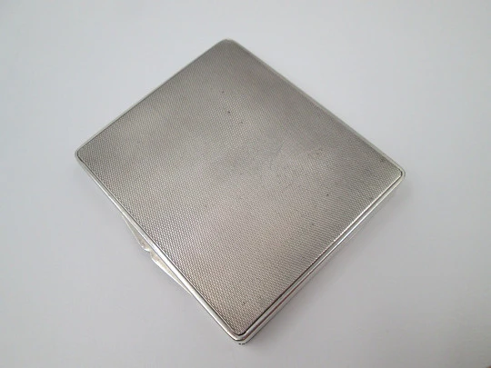 Pitillera plata ley 925 y laminados oro. España. Años 40. Motivos flores
