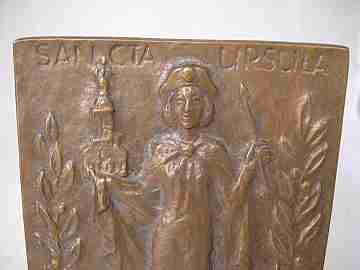 Placa bronce. Santa Úrsula. Argolla. Años 70. Alto relieve