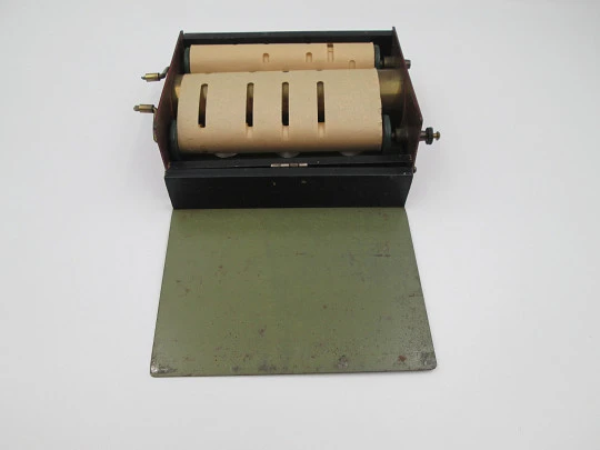 PlaRola Organ armónica portátil automática. Hojalata litografiada. Rollos perforados. 1930