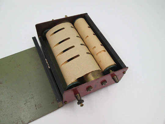 PlaRola Organ armónica portátil automática. Hojalata litografiada. Rollos perforados. 1930