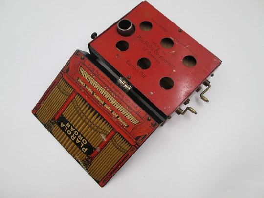 PlaRola Organ armónica portátil automática. Hojalata litografiada. Rollos perforados. 1930