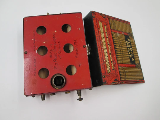 PlaRola Organ armónica portátil automática. Hojalata litografiada. Rollos perforados. 1930