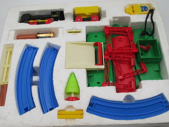Play-Rail Geyper electrical train set. Colours plastic. Battery. Spain. 1980's Play-Rail Geyper electrical train set. Colours plastic. Battery. Spain. 1980's