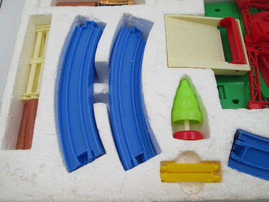 Play-Rail Geyper electrical train set. Colours plastic. Battery. Spain. 1980's Play-Rail Geyper electrical train set. Colours plastic. Battery. Spain. 1980's