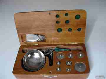Pocket jeweller balance scale. 1970's. Weights, teaspoon and box