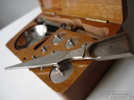 Pocket jeweller balance scale. 1970's. Weights, teaspoon and box