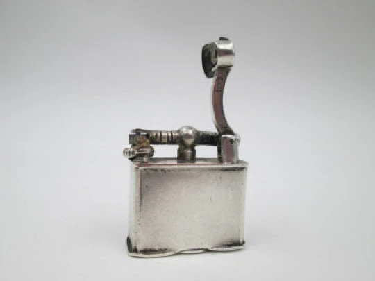 Pocket petrol lighter. Hammer type. Sterling silver. Square shape. Mexico. 1940's