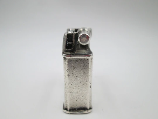 Pocket petrol lighter. Hammer type. Sterling silver. Square shape. Mexico. 1940's