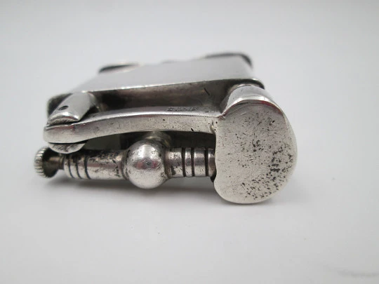 Pocket petrol lighter. Hammer type. Sterling silver. Square shape. Mexico. 1940's
