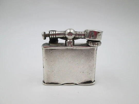 Pocket petrol lighter. Hammer type. Sterling silver. Square shape. Mexico. 1940's