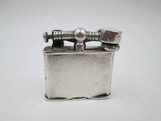 Pocket petrol lighter. Hammer type. Sterling silver. Square shape. Mexico. 1940's