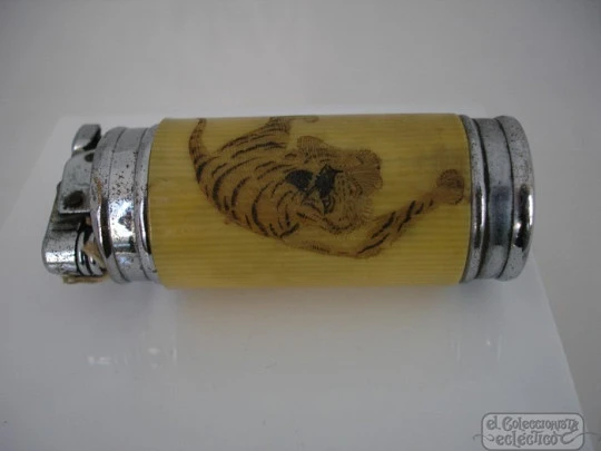 Pocket petrol lighter. Silver-plated and resin. 1940's. Tiger motif