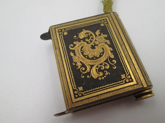 Pocket vesta case with wick and match striker. Damascene-patterned metal. 1930's Pocket vesta case with wick and match striker. Damascene-patterned metal. 1930's