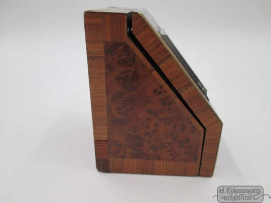 Pocket watch exhibition table box. Wood, bronze and beveled glass. 1910'a