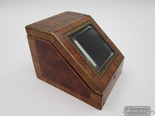 Pocket watch exhibition table box. Wood, bronze and beveled glass. 1910'a