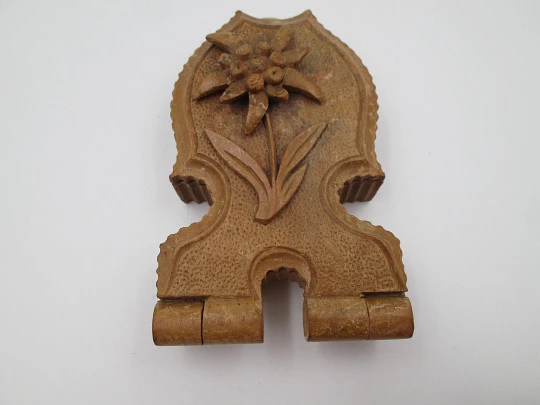 Pocket watch exhibition travel wood box. Articulated lid. Relief floral motif. Europe