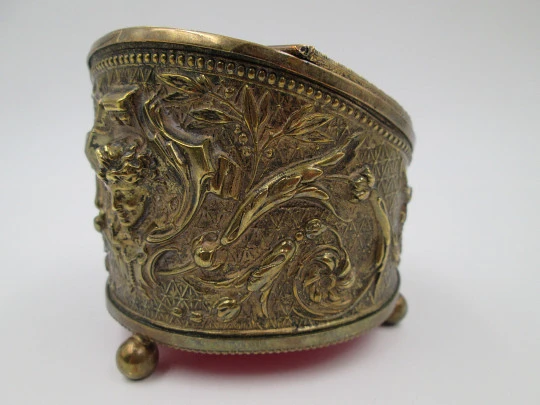 Pocket watch ornate exhibition table box. Gold plated metal. 1900's. Relief