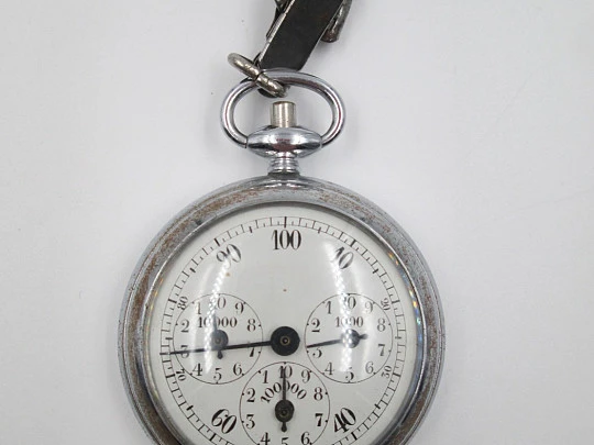 Podómetro francés de bolsillo. Metal plateado. 1930. Cien mil pasos