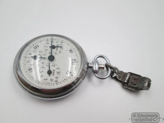 Podómetro francés de bolsillo. Metal plateado. 1930. Cien mil pasos