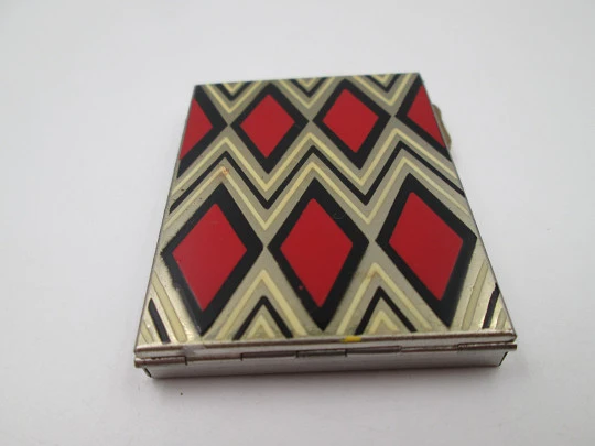 Polvera art decó Pierrette para mujer. Metal plateado y esmalte de colores. Europa. 1920 Polvera art decó Pierrette para mujer. Metal plateado y esmalte de colores. Europa. 1920