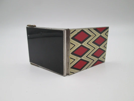 Polvera art decó Pierrette para mujer. Metal plateado y esmalte de colores. Europa. 1920 Polvera art decó Pierrette para mujer. Metal plateado y esmalte de colores. Europa. 1920