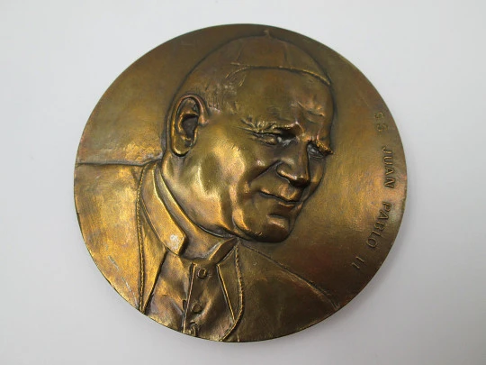 'Pope John Paul II' FNMT bronze medal. High relief. Francisco Toledo. 1982. Spain